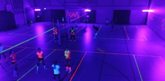 Blacklight volleybal in Soesterberg