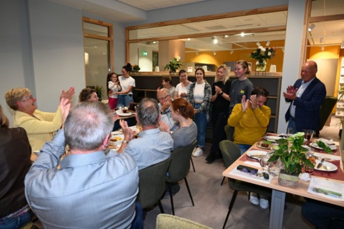 Een verbindend diner in De Basis op het Den Berghplein