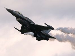 De F-16 ter illustratie wordt een museumstuk in Nederland