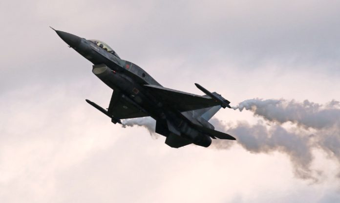 De F-16 ter illustratie wordt een museumstuk in Nederland