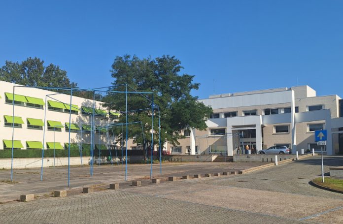 Iconisch kunstwerk bij gemeentehuis verdwijnt