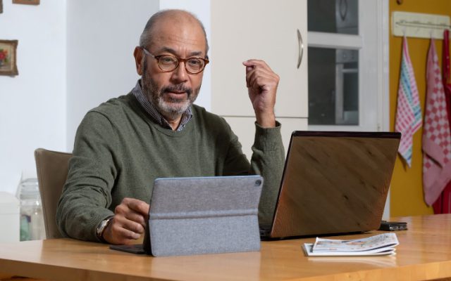 Senioren druk met digitale nalatenschap