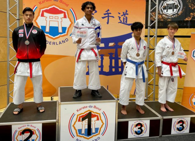 Sjoerd Harmsen (R) wint brons op NK Karate