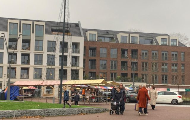 Kerstmarkt valt letterlijk en figuurlijk in het water